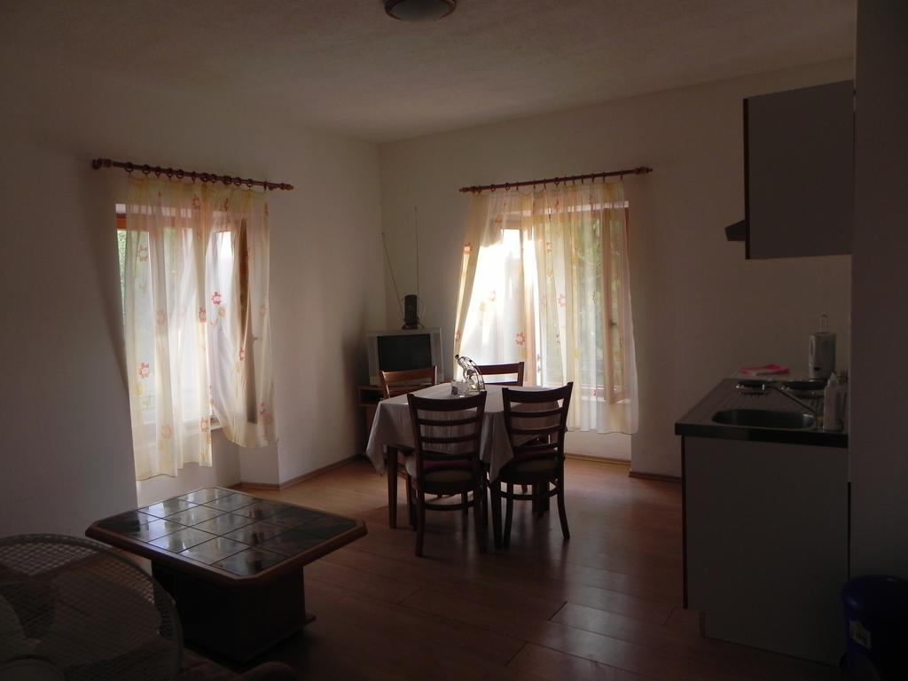 Apartments Riva Pag Town Exterior photo